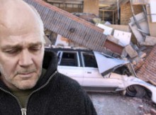 Walsh semblait déçu d'avoir bousillé une nouvelle voiture en entrant en collision avec le palais de justice.