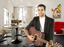Sur sa photo Facebook, Keven feint de jouer de la guitare.