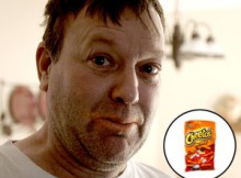 Fiset a pris 8 livres. En mortaise, un sac de Cheetos terminé pendant l'entrevue.