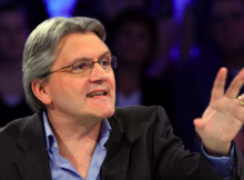 Richard Martineau émettant une opinion controversée contradictoire à celle qu'il avait émise 3 mois plus tôt.