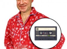 Gainey est satisfait de l'échange de cadeaux. En mortaise, la cassette de 90 minutes sur laquelle il a mis la main.