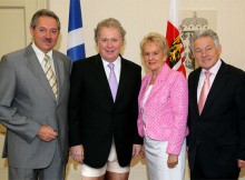 Charest refuse maintenant de mettre ses culottes en toutes circonstances
