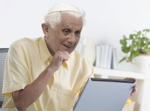Benoît XVI est dégoûté de tout ce qu'on retrouve sur le Net.