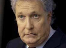 Le teint de Jean Charest est livide depuis l'annonce d'une grève des enseignants